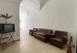 Central house in Don Benito with patio and many possibilities