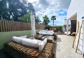Modern 3-bed Mediterranean Living in Vale de Judeu