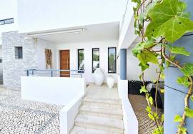 Modern 3-bed Mediterranean Living in Vale de Judeu