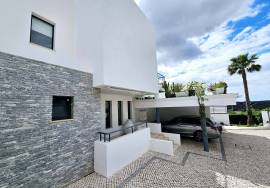 Modern 3-bed Mediterranean Living in Vale de Judeu