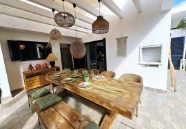 Modern 3-bed Mediterranean Living in Vale de Judeu