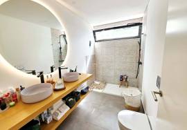Modern 3-bed Mediterranean Living in Vale de Judeu