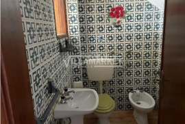 Detached 4 bedroom bank house with 3 floors and 313 m2 of land located near Assentiz in Torres Novas