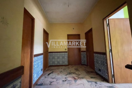 Detached 4 bedroom bank house with 3 floors and 313 m2 of land located near Assentiz in Torres Novas