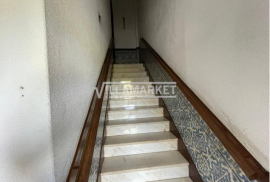 Detached 4 bedroom bank house with 3 floors and 313 m2 of land located near Assentiz in Torres Novas