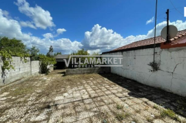 Detached 4 bedroom bank house with 3 floors and 313 m2 of land located near Assentiz in Torres Novas