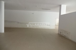 2 stall stores with 866 m2 located on the ground floor and 1st floor for commerce located in Santo Tirso