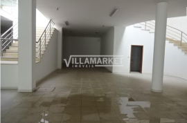 2 stall stores with 866 m2 located on the ground floor and 1st floor for commerce located in Santo Tirso