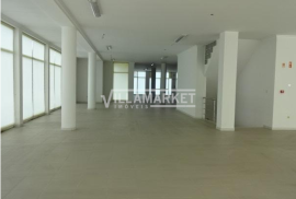 2 stall stores with 866 m2 located on the ground floor and 1st floor for commerce located in Santo Tirso