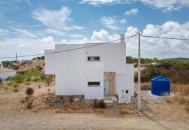 3 bedroom villa consisting of 2 floors with 435 m2 of land located in Cercados, 13 kms from Tavira