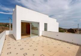 3 bedroom villa consisting of 2 floors with 435 m2 of land located in Cercados, 13 kms from Tavira
