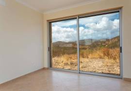 3 bedroom villa consisting of 2 floors with 435 m2 of land located in Cercados, 13 kms from Tavira