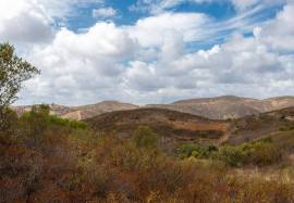 3 bedroom villa consisting of 2 floors with 435 m2 of land located in Cercados, 13 kms from Tavira