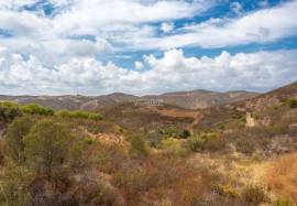3 bedroom villa consisting of 2 floors with 435 m2 of land located in Cercados, 13 kms from Tavira