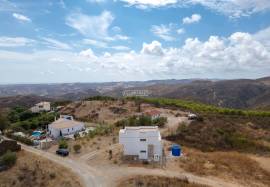 3 bedroom villa consisting of 2 floors with 435 m2 of land located in Cercados, 13 kms from Tavira