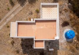 3 bedroom villa consisting of 2 floors with 435 m2 of land located in Cercados, 13 kms from Tavira