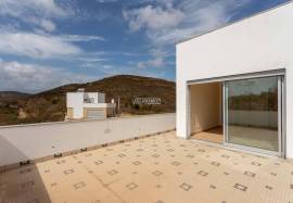 3 bedroom villa consisting of 2 floors with 435 m2 of land located in Cercados, 13 kms from Tavira