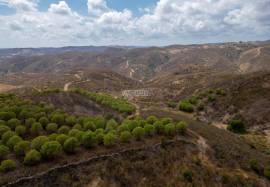 3 bedroom villa consisting of 2 floors with 435 m2 of land located in Cercados, 13 kms from Tavira
