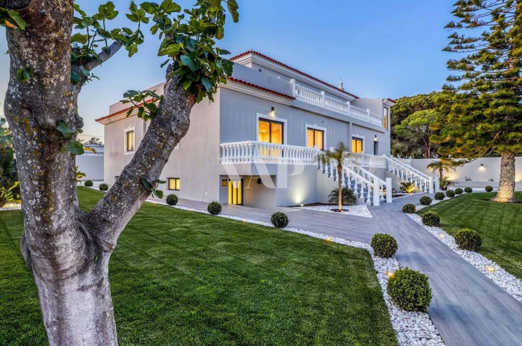 Luxury Villa with 7 Bedrooms, Pool and Large Basement in Escaxinas - Almancil