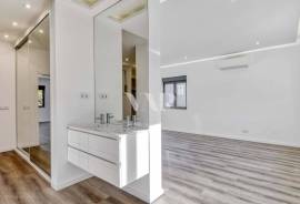 Luxury Villa with 7 Bedrooms, Pool and Large Basement in Escaxinas - Almancil