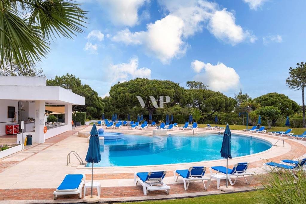 Renovated 0+1 bedroom apartment inserted in a gated community in Quinta do Lago