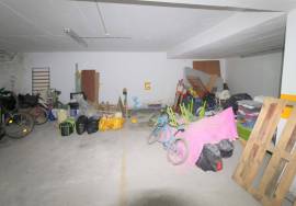 2 bedroom apartment with garage in central area of Tunis