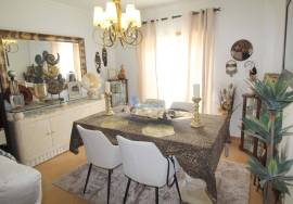 2 bedroom apartment with garage in central area of Tunis
