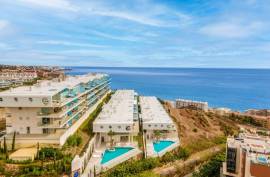 Luxury 3 Bed Apartment For Sale in El Higueron Resort Fuengirola
