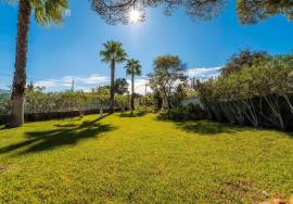 Prestige for Home – Luxurious 4 bedroom villa with swimming pool, garden, barbecue - in Quarteira