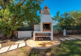 Prestige for Home – Luxurious 4 bedroom villa with swimming pool, garden, barbecue - in Quarteira