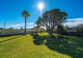 Prestige for Home – Luxurious 4 bedroom villa with swimming pool, garden, barbecue - in Quarteira