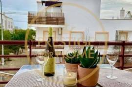 Excellent 2 Bedroom Apartment in Quinta da Gomeira in Cabanas de Tavira – with Outdoor Pool and Garden in condominium