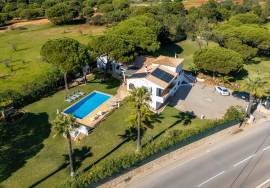 WINTER RENTALS - OUTUBRO24 TO APRIL2 Luxury 4 Bedroom Villa, Pool, Garden, Barbecue - in Quarteira