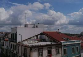 House to Refurbish in the Heart of the City.