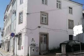 House to Refurbish in the Heart of the City.