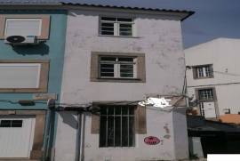 House to Refurbish in the Heart of the City.