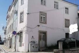 House to Refurbish in the Heart of the City.