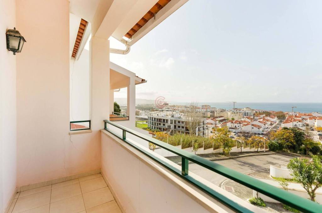 Sea View Villa in Nazaré – A Tranquil Refuge