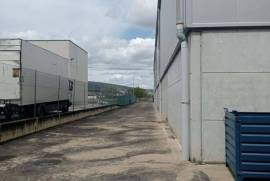 Warehouse for rent in the Subillabide Industrial Estate