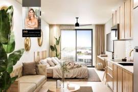Cozy Urban Studio with Terrace, Steps from Shops, Restaurants, and the Beach