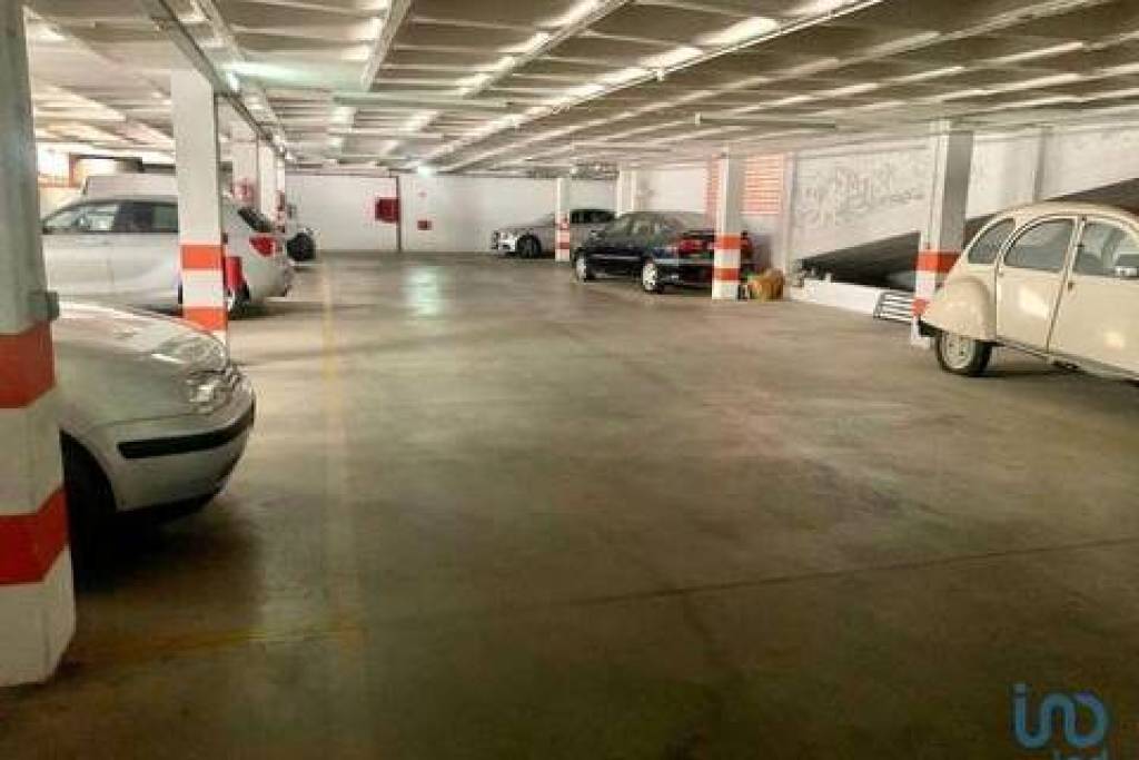 Parque de Estacionamento / Garagem / Box em Faro (Sé e São Pedro) de 13,00 m²
