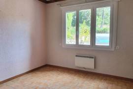 Detached Villa With Pool in 1.5 Acre Gardens