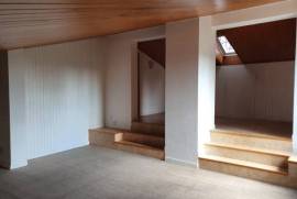Detached Villa With Pool in 1.5 Acre Gardens