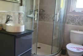 Detached Villa With Pool in 1.5 Acre Gardens