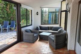 Detached Villa With Pool in 1.5 Acre Gardens