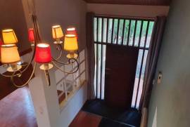 Detached Villa With Pool in 1.5 Acre Gardens