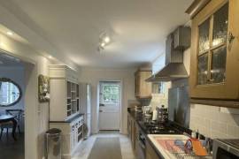 Detached Country House with Landscaped Garden