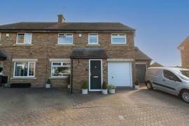 4 bedroom, Semi-detached house for sale
