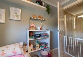 4 bedroom, Semi-detached house for sale