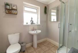 4 bedroom, Semi-detached house for sale